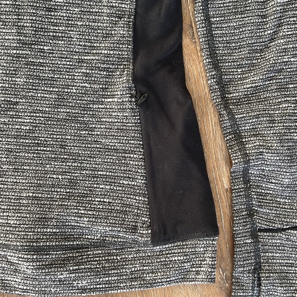 Lululemon long sleeve shirt grey and black - Picture 2 of 4